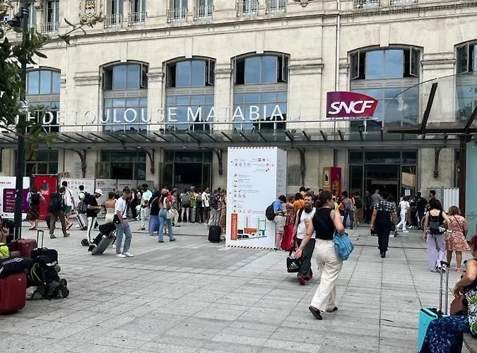 Marengo-gare Matabiau - Mediatheque-allees Jean Jaures Proche Ligne B Parking Prive Securise Gratuitprive Lägenhet